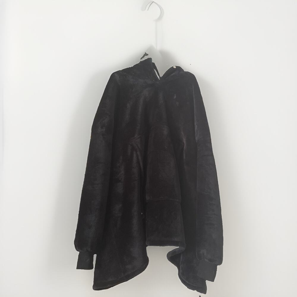Black Oversized Blanket Hoodie – Wearable Fleece Sweatshirt for Women & Adults